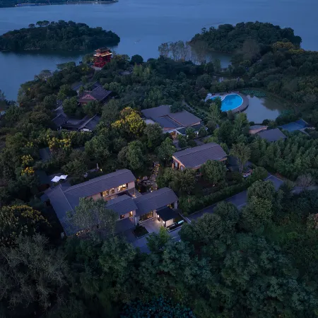 On the Hill (formerly Baling · Yonghu Manor, Dongting Lake China Panda Garden Branch)