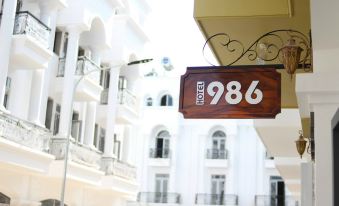 Hotel 986