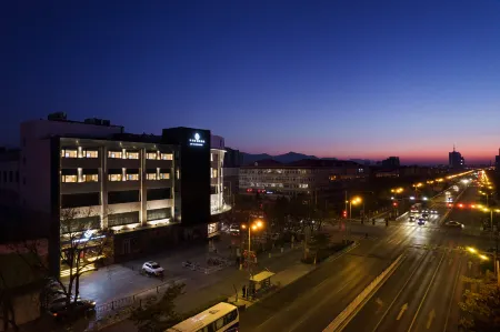 Qianzitong·First Seeing Hotel Отели рядом с достопримечательностью «Tank Museum»