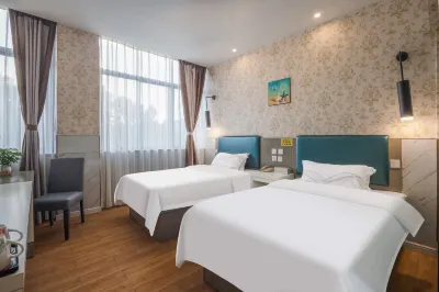 Huayi Hotel (Changde Bridge South Market Branch) Hotels in Changde