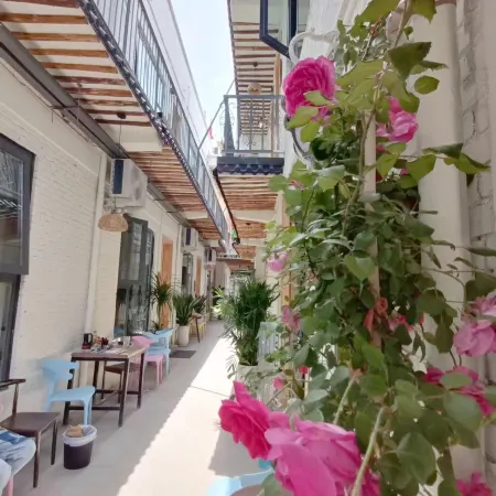 Luoyang Yixiaoyuan Boutique Homestay (Lijingmen Cross Street Branch)