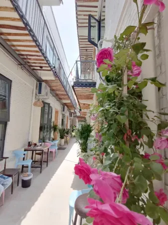 Luoyang Yixiaoyuan Boutique Homestay (Lijingmen Cross Street Branch)