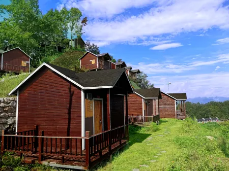 Liuzhuya Jiding Shengxianju Отели в г. Баокан