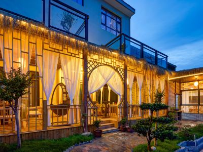 Floral Hotel· Huayin Qingping Villa Hotel(Huashan Ice and Snow World Branch)