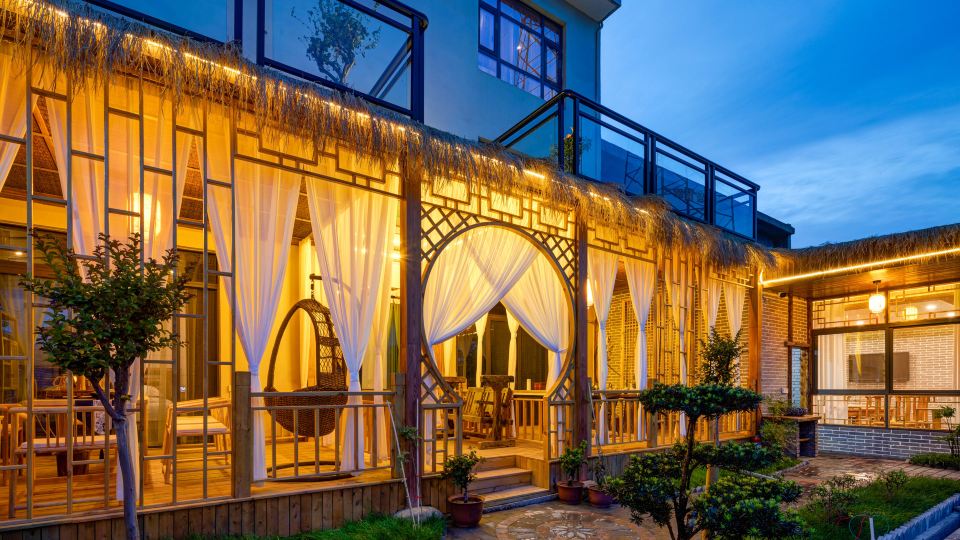 Floral Hotel· Huayin Qingping Villa Hotel(Huashan Ice and Snow World Branch)