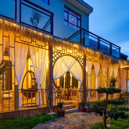 Floral Hotel· Huayin Qingping Villa Hotel