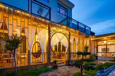 Floral Hotel· Huayin Qingping Villa Hotel