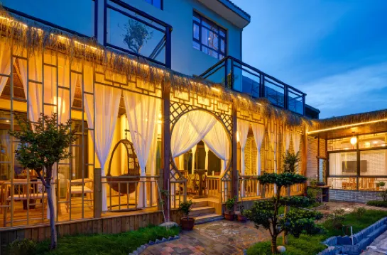 Floral Hotel· Huayin Qingping Villa Hotel