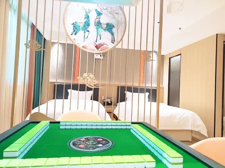 Vi Boutique Hotel (Shenzhen Pinghu Shuangyong Street Subway Station)