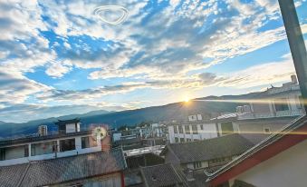 Lijiang Jinglin Hanshe Homestay (Sanyi International Airport)