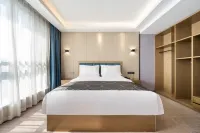Hanzhong Longcheng Hotel (High-speed Railway Station Central Plaza)