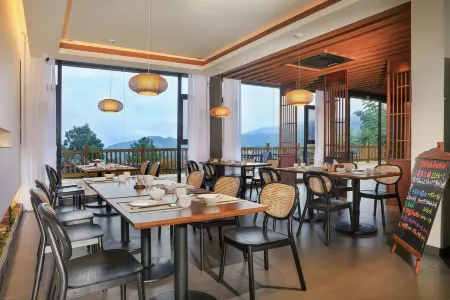 Longsheng Longji Lanxing Yuyue Panorama Hotel (Jinfoding No.3 Viewing Store) Отели рядом с достопримечательностью «Golden Buddha Peak View Point»