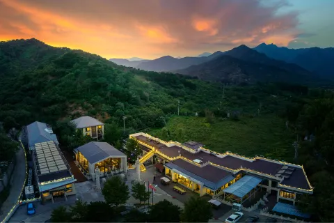 Floral Hotel·Lanting Hot Spring Hotel(Mutianyu Great Wall shops)