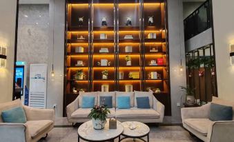 Qiqi l Hotel(Xuchang Railway Station Caowei Ancient City Store)