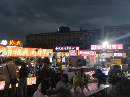 Six Rooms Homestay (Jiangxi Olympic Sports/ Normal University) Отели рядом с достопримечательностью «Jiangxi University of Science and Technology (Wuhu Campus)»