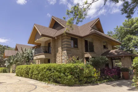 Hermosa Garden Hotel Отели рядом с достопримечательностью «Джирафф Сентр»