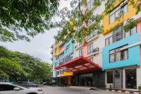 Sans Hotel The Green Bekasi by RedDoorz Hotels near Bekasi Train Station