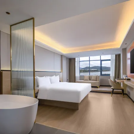 Huanzhu Hotel (Haiyun Square)