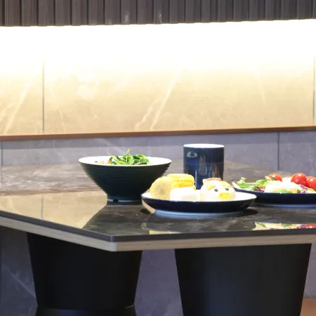 Starway Hotel (Xichang Qionghai 17° Torch Plaza)