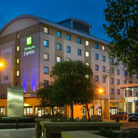 Holiday Inn Express LONDON - WANDSWORTH by IHG Отели рядом с достопримечательностью «Фулхэм»