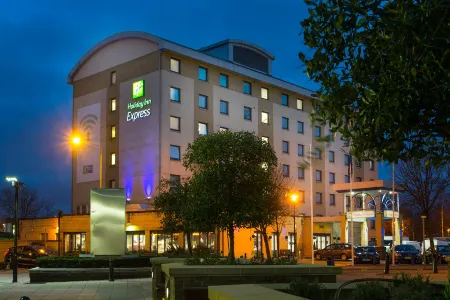 Holiday Inn Express London - Wandsworth Отели рядом с достопримечательностью «Стретэм Коммон»