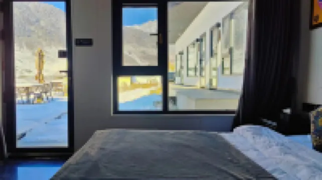 冕寧冶勒湖牧羊歸民宿