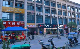 Shengshuiwan Hotel (Chongqing Fengjie High-speed Railway Station)