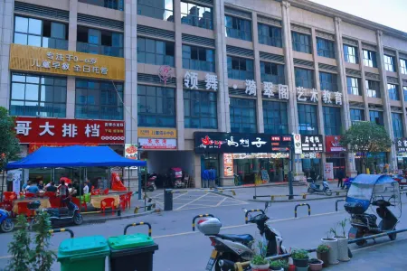 Shengshuiwan Hotel (Chongqing Fengjie High-speed Railway Station) Отели рядом со станцией Fengjie Railway Station