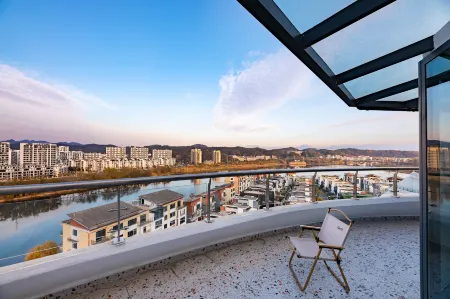 Huangshan By the River B&B