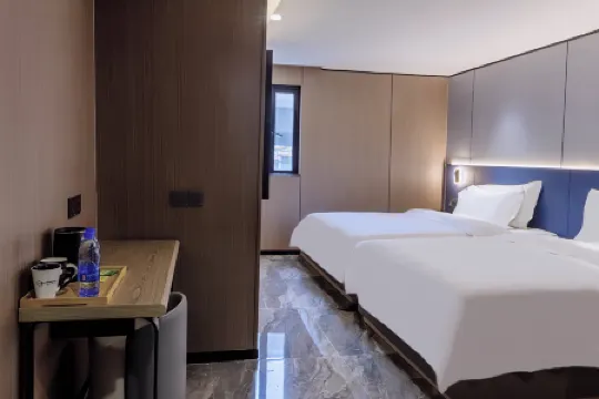 Yimi Collection Hotel (No.2 Hospital of Traditional Chinese Medicine Taojin Subway Station)