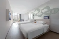 Clouds  hotel Hotels in Nanjian