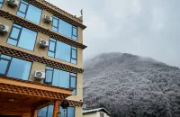 In Heishui Village, there is a poetic homestay