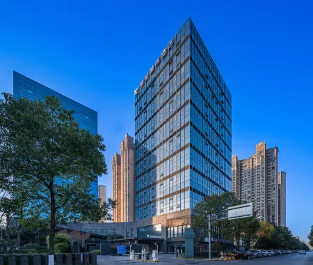 Rezen Lusun Hotel (Changsha Lugu Zhongdian Software Park) Отели рядом с достопримечательностью «Hunan First Normal University»