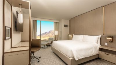 Standard King Room Yaamava' Resort & Casino at San Manuel Photo