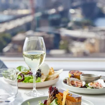 The Sebel Quay West Suites Sydney Отели рядом с достопримечательностью «Опера Австралии»