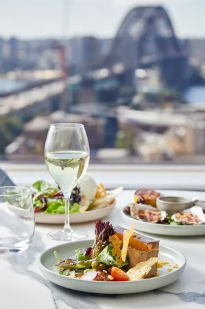 The Sebel Quay West Suites Sydney Отели рядом с достопримечательностью «Парк Фаундейшен»