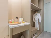 Yizhou Ruijin Hotel (Guanshanhu Park, Guanshanxi Road Subway Station Store) Hotels near Jinyangqiantu Center Square