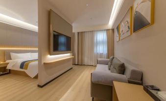 Lanyue Shifeng Hotel (Huangjiahu University Town Chinese Medicine University Subway Station Branch)