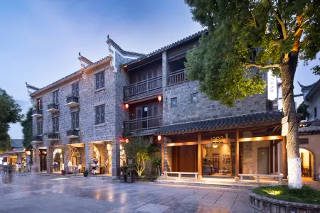 Zhongxiang Mochou Village 1926 Mansion Отели рядом с достопримечательностью «Xianling Mausoleum»