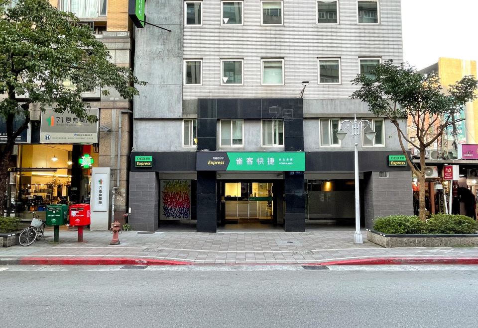 2. 호텔 73 타이..