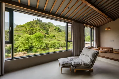 Floral Hotel·Mount Huangshan Wenye Shanju Hotel (Shexian Lishan Store) Hotels in She County