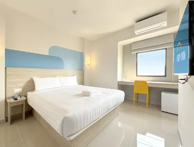 Hop Inn Nakhon Phanom Hotels near Wat Buraparam