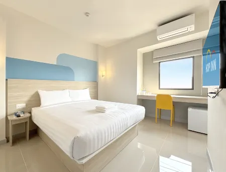 Hop Inn Nakhon Phanom Отели рядом с достопримечательностью «Wat Phra in Plaeng»