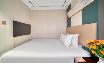 The Ritz Hotel (Shenzhen East Railway Station Buji Branch)