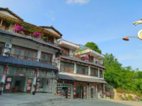 Tenglong Buyi Chinese Inn (Longgong Scenic Area)