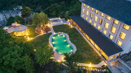 Yunfu Banshan Holiday Homestay Отели рядом с достопримечательностью «Muyu Town»