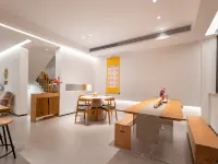 Floral Hotel · Jiuhuashan Liuyunzhu Hotel (Jiuhua Mountain Store) فنادق في تشينغيانغ