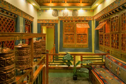 Lhasa Bakuoyin Cultural Hotel (Jokhang Temple Barkhor Street)