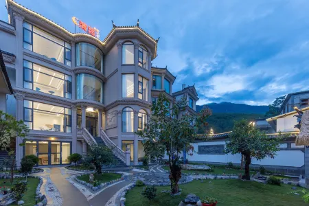 Lijiang Qingyou Courtyard Homestay (Sanyi International Airport Store) Отели рядом с Аэропорт Лицзян