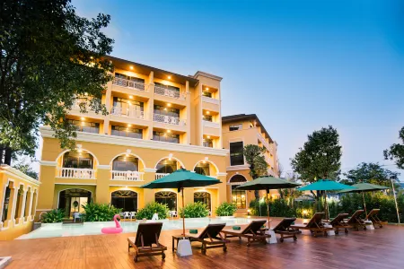 ROYAL PINEAPPLE HOTEL | a welcome to wealth and good fortune